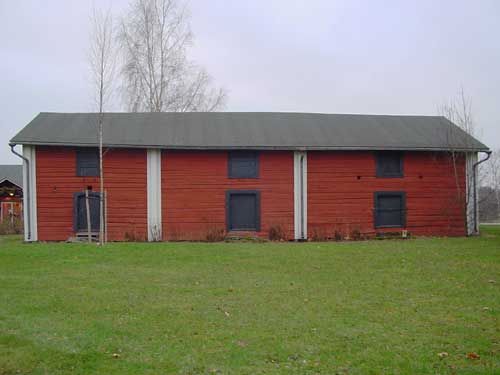 An aitta on Kenk�vero - traditional barn.